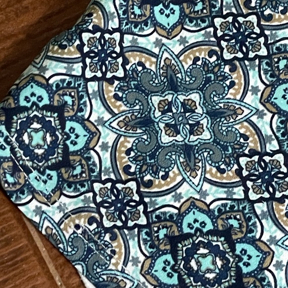 Retro-ology Blue and white racer back tank top size small spandex floral print - Picture 4 of 12